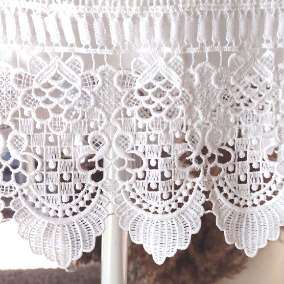 Pink Lily white overlay lace dress - Picture 5 of 9